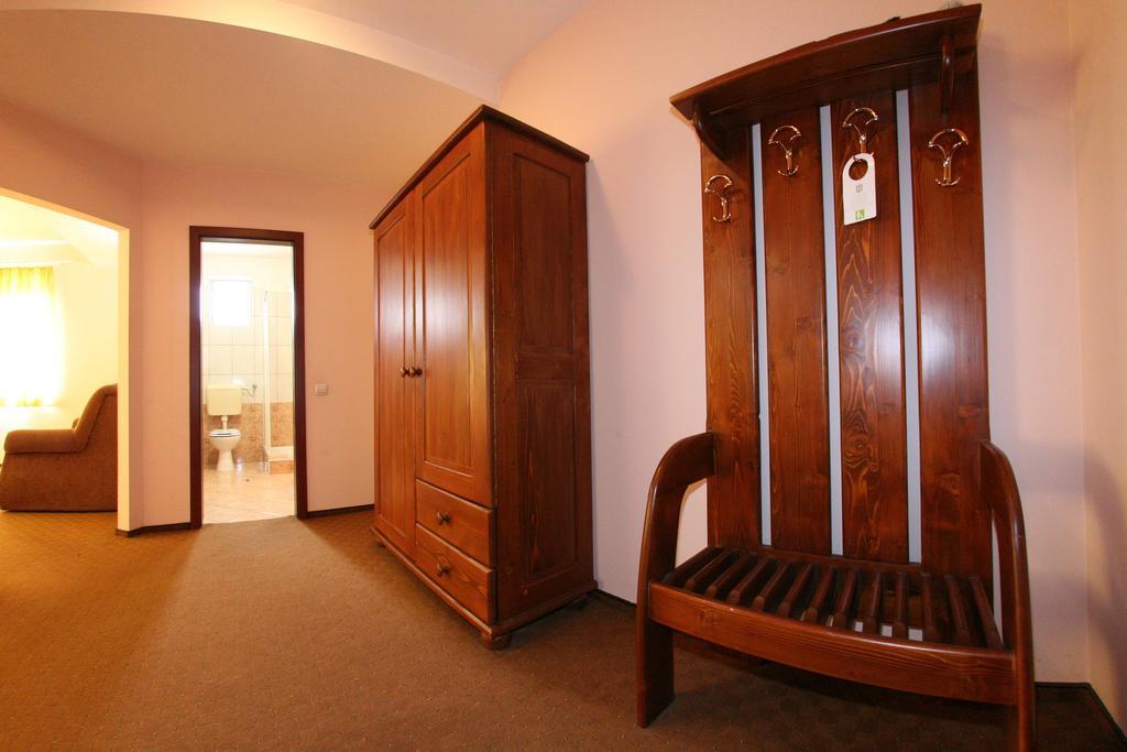 Pensiune Montana Curtea De Arges Room photo